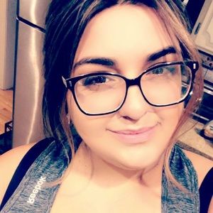 Meet your Posher, Cassandra